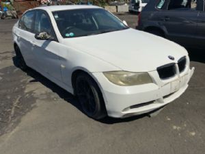 BMW 3 Series  320i E90