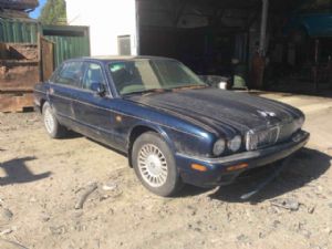 Jaguar XJ Series XJ 8