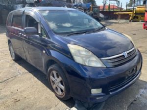 Toyota Isis ANM10 2004-2017