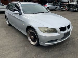 BMW 3 Series  320i E90