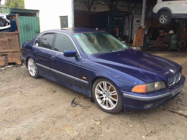 BMW 5 Series E39 523i