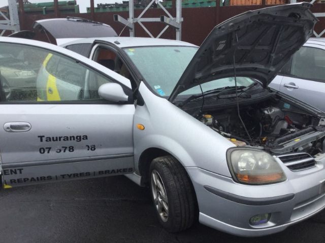 Nissan Tino V10 1999-2002