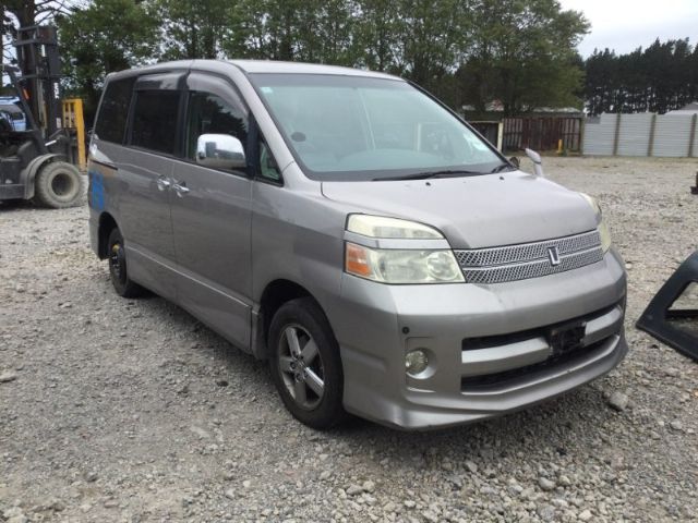 Toyota Voxy ZWR80
