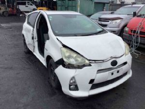 Toyota Aqua NHP10 2011-2015