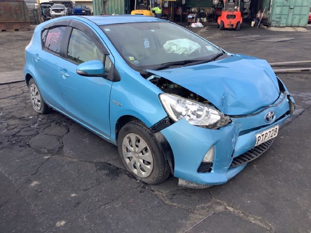 Toyota Aqua NHP10 2011-2015