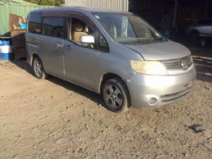Nissan Serena C25 2005-2010