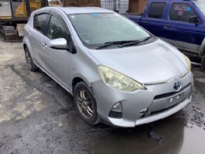 Toyota Aqua NHP10 2011-2015